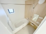 一日の疲れを癒すための心地よい浴室はゆとりあるサイズを採用。浴室乾燥機付き！汚れにくくお手入れしやすい浴室です。
■八王子市片倉町　新築一戸建て■