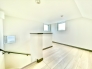 固定階段付きで安全。　まるで3階建てのような使い心地の小屋裏収納は荷物の出し入れも楽々！■日野市大字石田　新築一戸建■