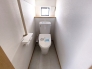 いつも綺麗に清潔に！ウォッシュレット付きトイレです。もちろん窓も付いてるので空気の入れ替えも楽にできます。■国立市谷保7　新築一戸建■