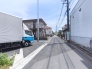 前面道路は約4ｍ（2面）。ゆとりもあり車庫入れもスムーズにできますね。
■府中市本宿町4　新築一戸建■