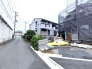 前面道路は約4ｍ（2面）。ゆとりもあり車庫入れもスムーズにできますね。
■府中市本宿町4　新築一戸建■