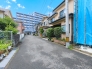 前面道路は住宅地専用の道路。車通りも少なく、子育てにも安心です。
■国立市泉2　新築一戸建■