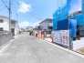 前面道路は5mの幅広な道路です。入出庫の際もらくらくです。
■府中市白糸台6　新築一戸建て■