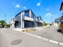 前面道路は4ｍ（2面）。ゆとりもあり車庫入れもスムーズにできますね。■日野市大坂上2　新築一戸建て■