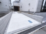 カースペースはコンクリート仕上げ。雨の日も足元は気になりません！
■日野市多摩平3　新築一戸建■