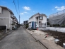 前面道路は約4mの道路です。
■日野市日野台2　新築一戸建■
