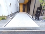 カースペースはコンクリート仕上げ。雨の日も足元は気になりません！
■日野市神明3　新築一戸建■
