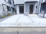 カースペースはコンクリート仕上げ。雨の日も足元は気になりません！■立川市栄町4　新築一戸建て■
