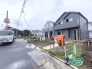前面道路は5メートル。駐車が苦手な方にも嬉しい住まいです。■日野市上田　新築一戸建て■