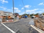 前面道路は住宅地専用の道路。車通りも少なく、子育てにも安心です。■立川市一番町6丁目　新築戸建て■