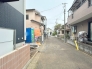 前面道路は住宅地専用の道路。車通りも少なく、子育てにも安心です。■昭島市美堀町1　新築一戸建■