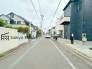 交通量の少ない前面道路ですので、小さなお子様がおられるご家庭でも安心してお住まいいただけます。
