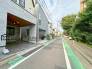 交通量の少ない前面道路ですので、小さなお子様がおられるご家庭でも安心してお住まいいただけます。
