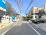 交通量の少ない前面道路ですので、小さなお子様がおられるご家庭でも安心してお住まいいただけます。
