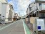 交通量の少ない前面道路ですので、小さなお子様がおられるご家庭でも安心してお住まいいただけます。