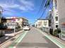 交通量の少ない前面道路ですので、小さなお子様がおられるご家庭でも安心してお住まいいただけます。