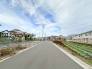 交通量の少ない前面道路ですので、小さなお子様がおられるご家庭でも安心してお住まいいただけます。
