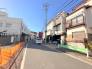 交通量の少ない前面道路ですので、小さなお子様がおられるご家庭でも安心してお住まいいただけます。