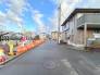 交通量の少ない前面道路ですので、小さなお子様がおられるご家庭でも安心してお住まいいただけます。

