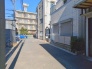 交通量の少ない前面道路ですので、小さなお子様がおられるご家庭でも安心してお住まいいただけます。
