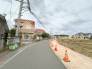 交通量の少ない前面道路ですので、小さなお子様がおられるご家庭でも安心してお住まいいただけます。
