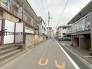 交通量の少ない前面道路ですので、小さなお子様がいらっしゃるご家庭でも安心してお住まいになれます。