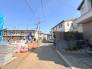 交通量の少ない前面道路ですので、小さなお子様がおられるご家庭でも安心してお住まいいただけます。
