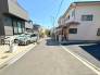 交通量の少ない前面道路ですので、小さなお子様がおられるご家庭でも安心してお住まいいただけます。