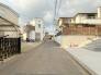 交通量の少ない前面道路ですので、小さなお子様がおられるご家庭でも安心してお住まいいただけます。