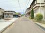 交通量の少ない前面道路ですので、小さなお子様がおられるご家庭でも安心してお住まいいただけます。
