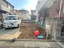 子育てにも嬉しい、緑豊かな自然が広がる閑静な住宅地、南向きの邸宅です。この機会に是非現地をご覧ください。