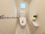 【施工例】いつも綺麗に清潔に！ウォッシュレット付きトイレです！もちろん窓も付いてるので空気の入れ替えも楽にできます。
