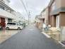 交通量の少ない前面道路ですので、小さなお子様がおられるご家庭でも安心してお住まいいただけます。