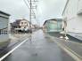 交通量の少ない前面道路ですので、小さなお子様がおられるご家庭でも安心してお住まいいただけます。