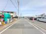 前面道路、幅員がございますので、駐車もスムーズに行えます！駐車が少し苦手なママさんでも安心ですね♪