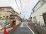 交通量の少ない前面道路ですので、小さなお子様がおられるご家庭でも安心してお住まいいただけます。
