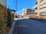 現地周辺には、保育園、小学校、中学校など教育施設が徒歩圏内に点在。お子様を目の届く範囲で通学させることができ、家族に安心なロケーションです。