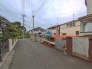 交通量の少ない前面道路ですので、小さなお子様がおられるご家庭でも安心してお住まいいただけます。
