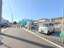 前面道路、幅員がございますので、駐車もスムーズに行えます！駐車が少し苦手なママさんでも安心ですね♪