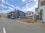 交通量の少ない前面道路ですので、小さなお子様がおられるご家庭でも安心してお住まいいただけます。
