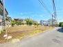南道路に面した全3棟の敷地は、周辺の閑静な街並みと調和しながら、開放的な空の広がりを感じられる心地よい空間です
