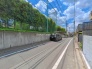 お車の出し入れがスムーズに出来る前面道路になります。ストレスを感じる事なく出来ますので駐車苦手な方もご安心いただけます。
