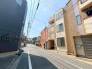 前面道路は約5.4ｍですので、車の運転が苦手の方もスムーズに出し入れができます。

