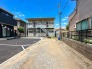 前面道路、幅員がございますので、駐車もスムーズに行えます！駐車が少し苦手なママさんでも安心ですね♪