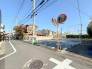 交通量の少ない前面道路ですので、小さなお子様がおられるご家庭でも安心してお住まいいただけます。
