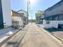 交通量の少ない前面道路ですので、小さなお子様がおられるご家庭でも安心してお住まいいただけます。
