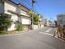 交通量の少ない前面道路ですので、小さなお子様がおられるご家庭でも安心してお住まいいただけます。