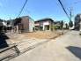 交通量の少ない前面道路ですので、小さなお子様がおられるご家庭でも安心してお住まいいただけます。
