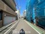 お車の出し入れがスムーズに出来る前面道路になります。ストレスを感じる事なく出来ますので駐車苦手な方もご安心いただけます。
