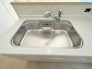浄水器をスリムに内蔵したハンドシャワー式の水栓金具です。シンクもスッキリ！